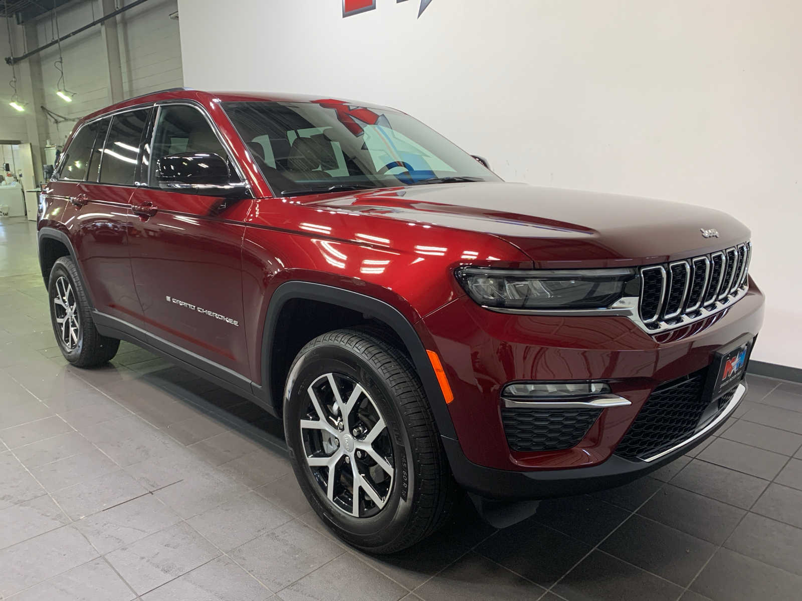 2024 Jeep Grand Cherokee Limited photo 2