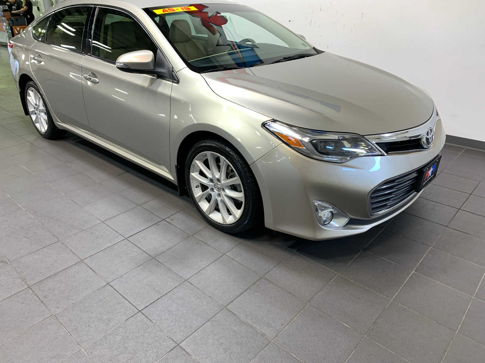 2013 Toyota Avalon Limited photo 2