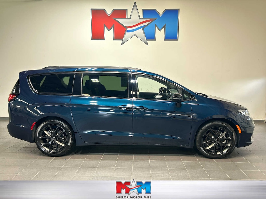 Used 2025 Chrysler Pacifica Limited Van Passenger Van