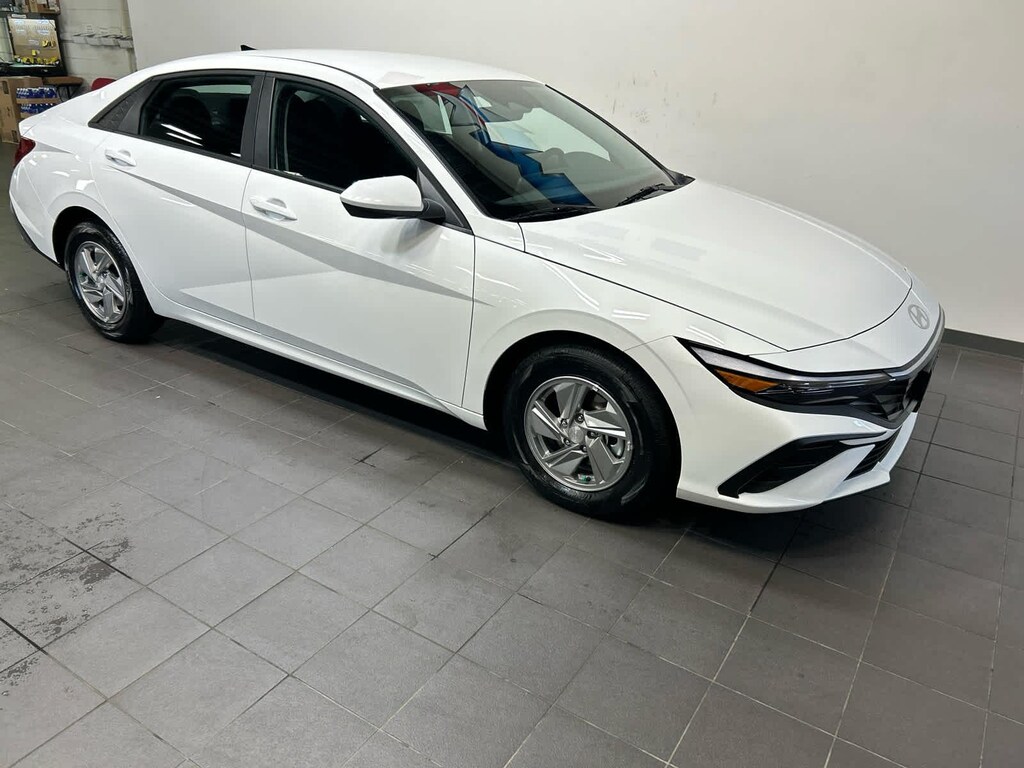 New 2026 Hyundai Elantra SE Sedan