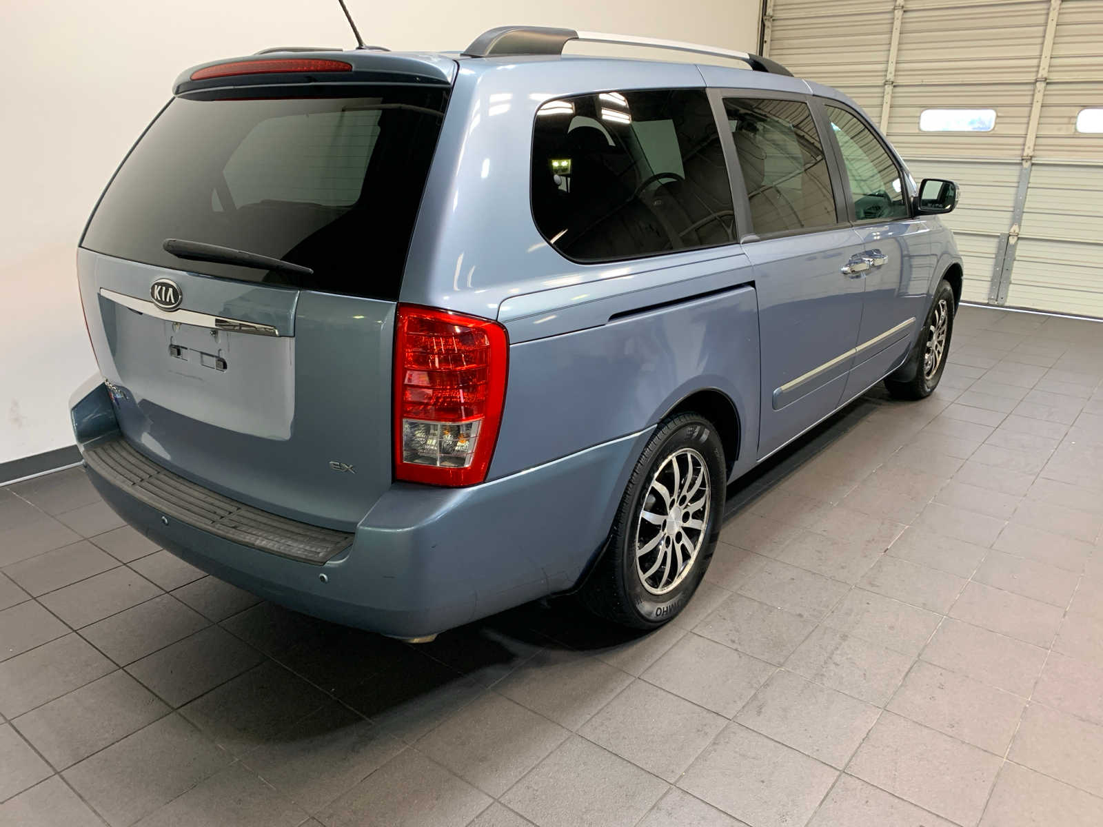 2011 Kia Sedona EX photo 2