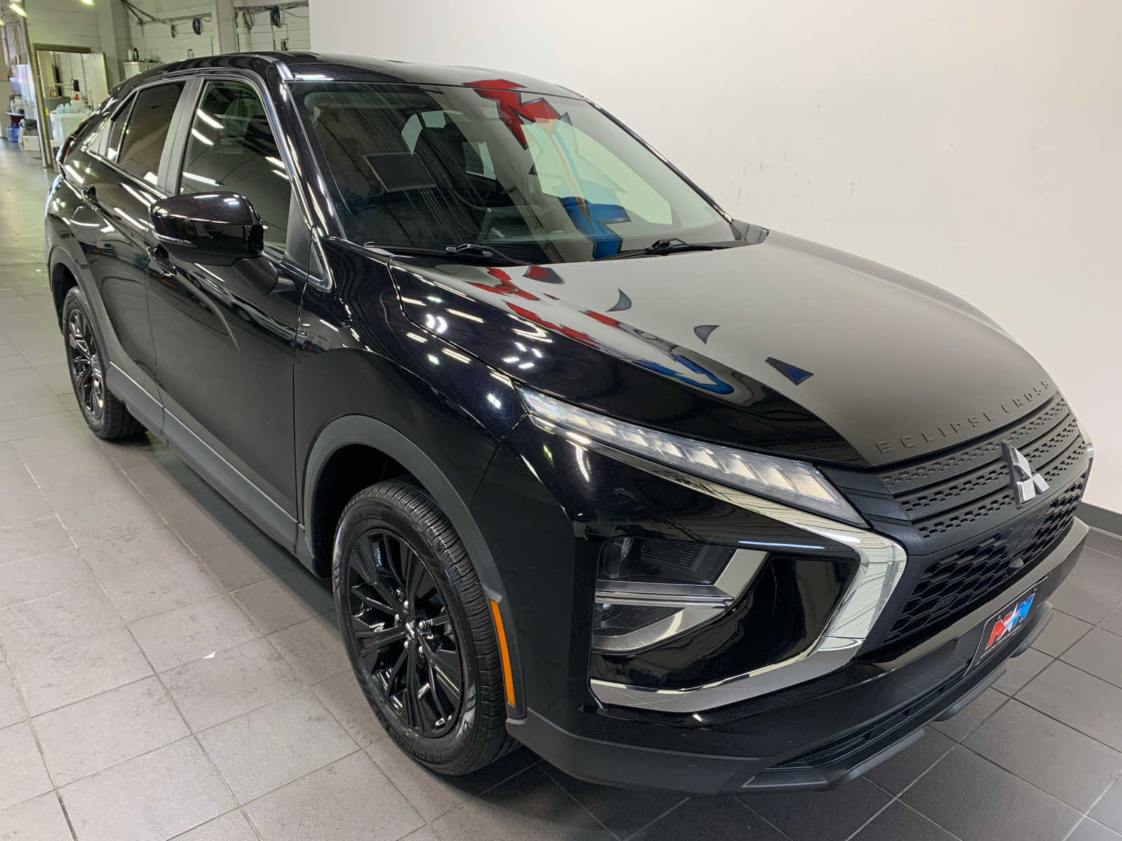2022 Mitsubishi Eclipse Cross LE photo 2