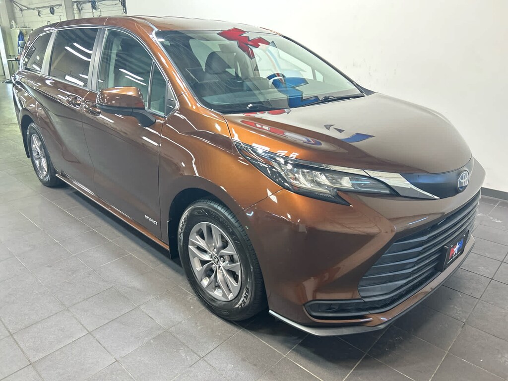 Used 2021 Toyota Sienna LE 8 Passenger Van