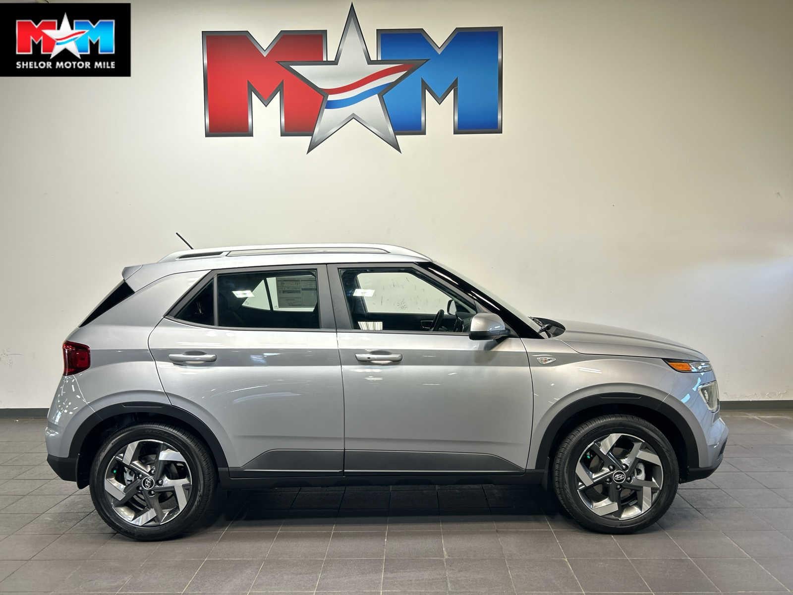 2026 Hyundai Venue SEL w/ 2-Tone Roof IVT's photo