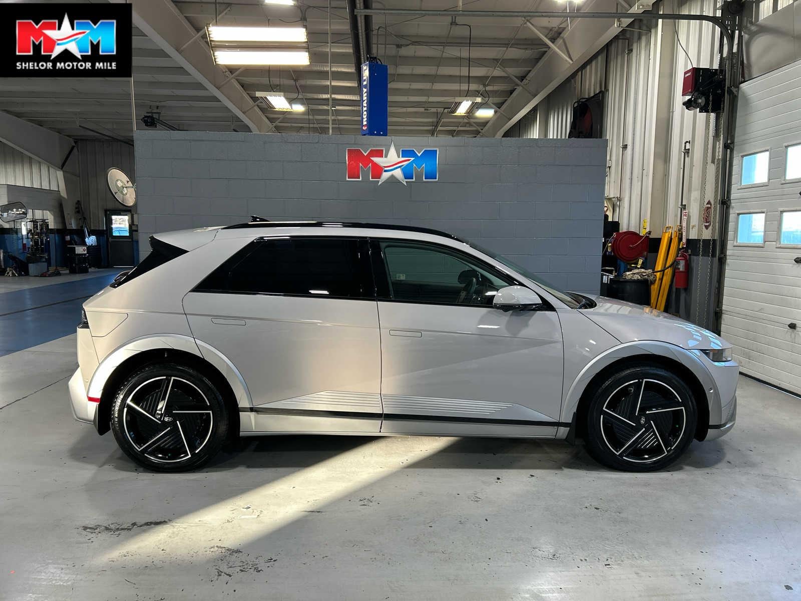 2025 Hyundai IONIQ 5 Limited's photo