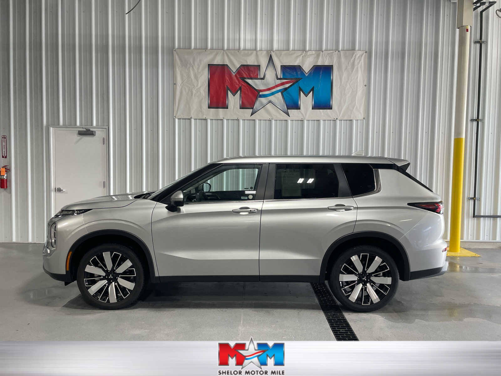 2025 Mitsubishi Outlander SE