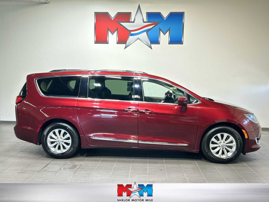 Used 2019 Chrysler Pacifica Touring L Van Passenger Van