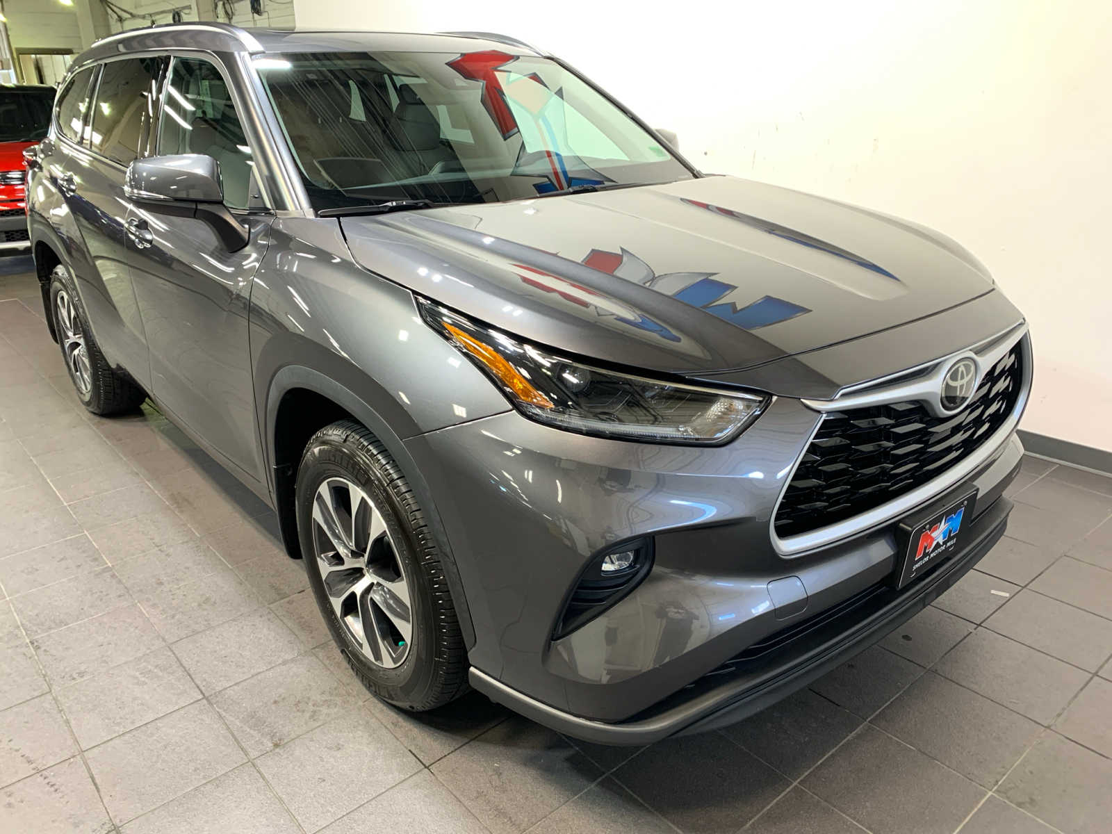 2021 Toyota Highlander XLE photo 2