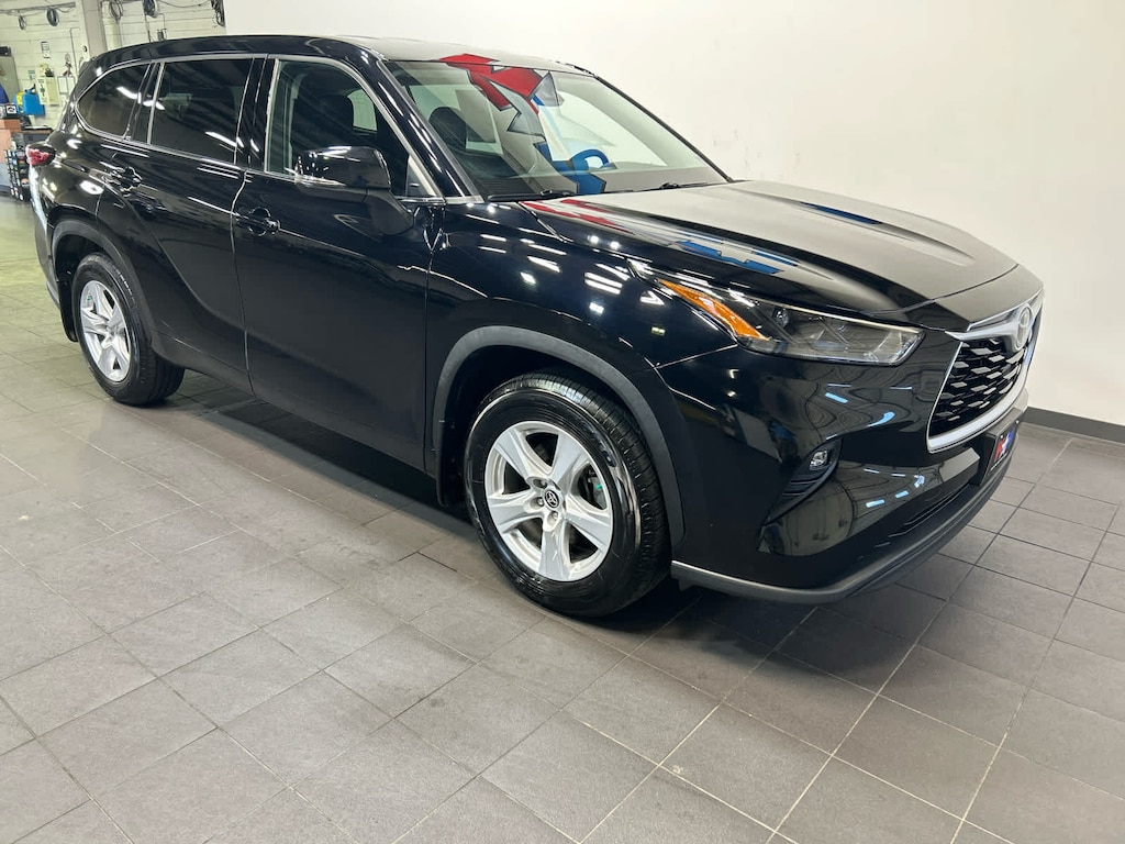 Used 2022 Toyota Highlander LE SUV