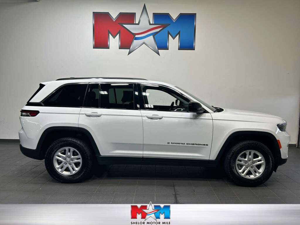 Used 2023 Jeep Grand Cherokee Laredo SUV