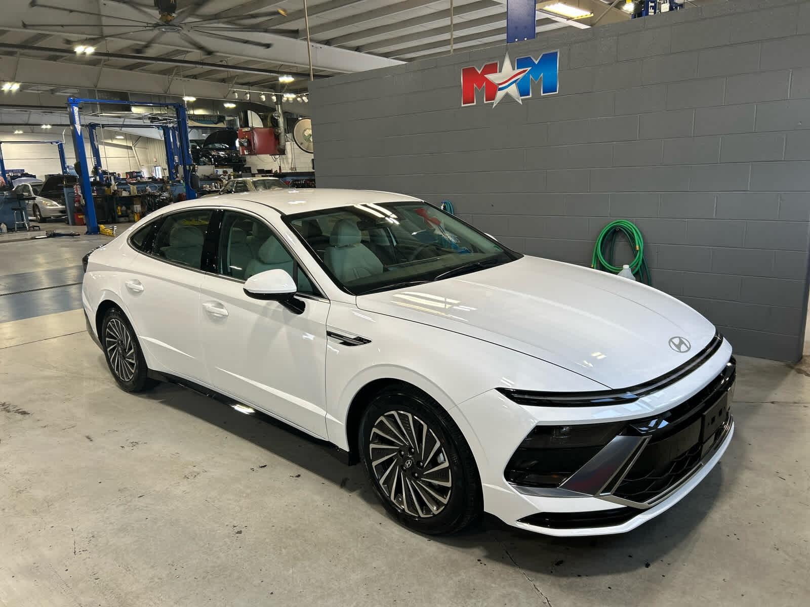 2025 Hyundai Sonata Hybrid SEL photo 2