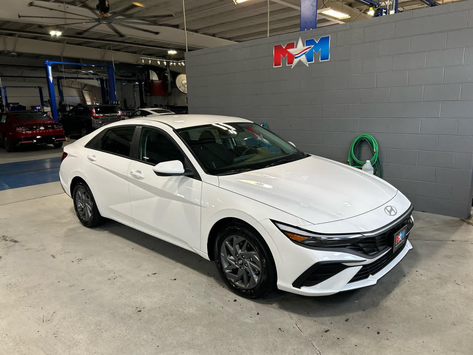 2025 Hyundai Elantra Hybrid Blue photo 2