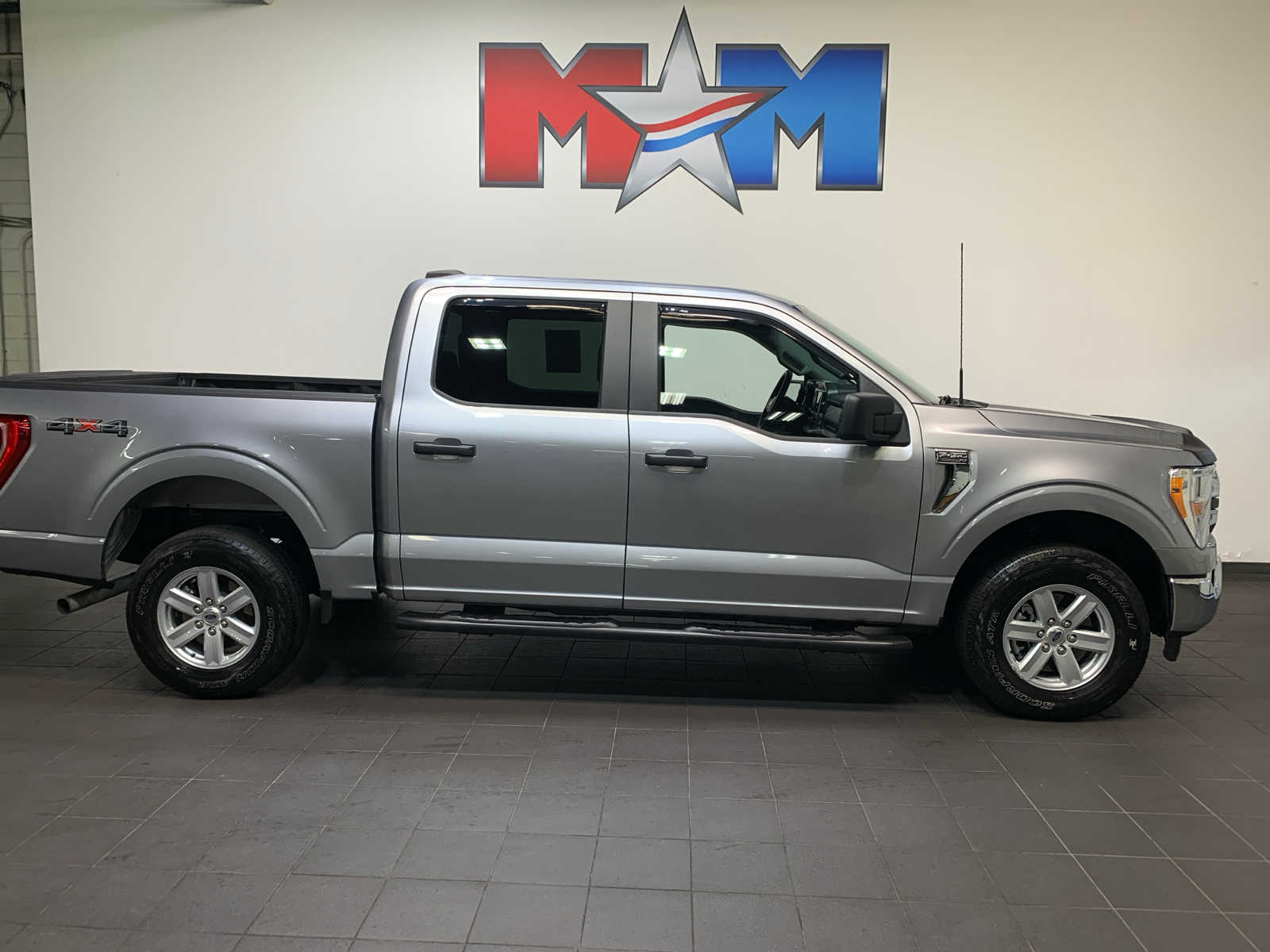 2021 Ford F-150 XLT photo 2