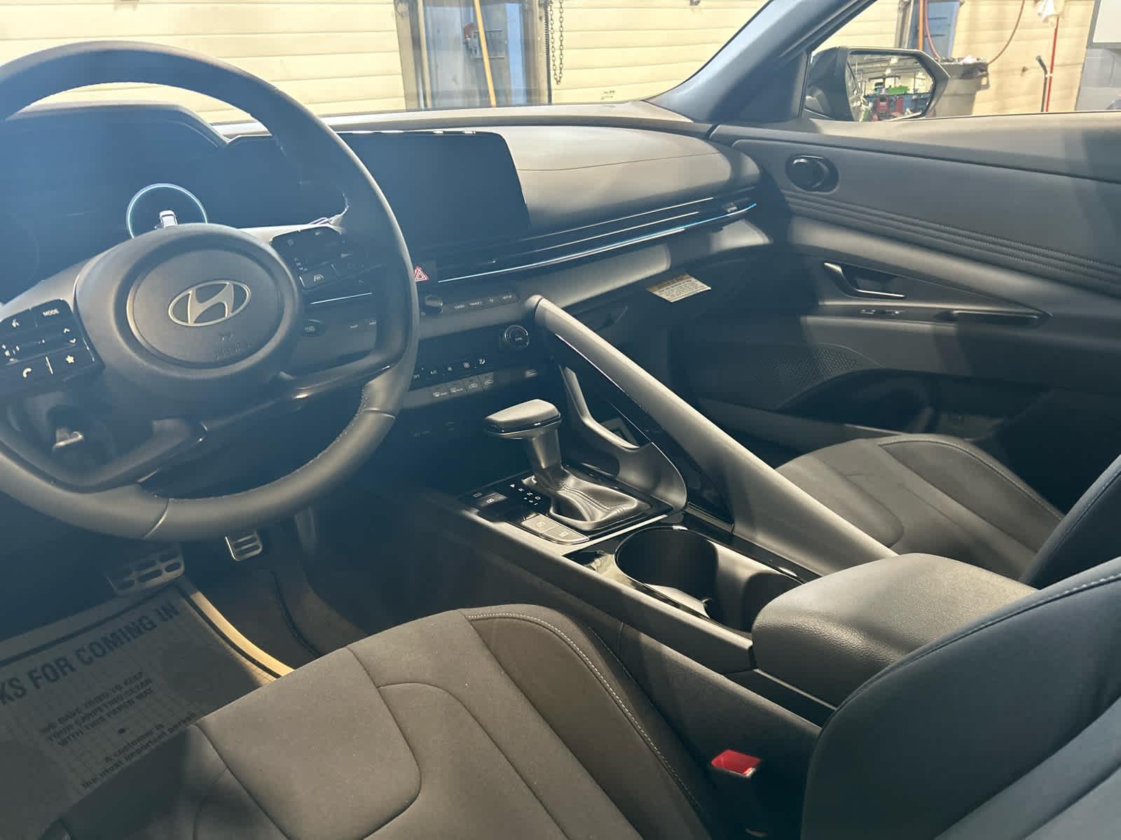 2026 Hyundai Elantra SEL Sport photo 4