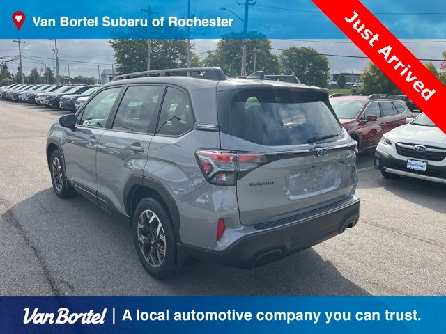 2025 Subaru Forester Premium photo 2
