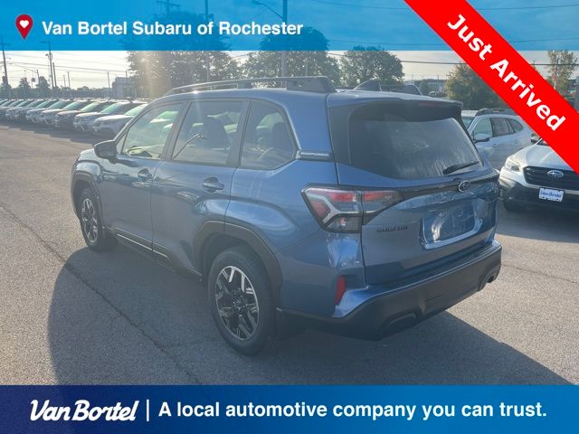 2025 Subaru Forester Premium photo 3