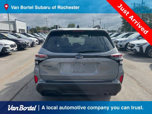 2025 Subaru Forester Premium photo 3