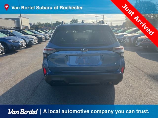 2025 Subaru Forester Premium photo 4