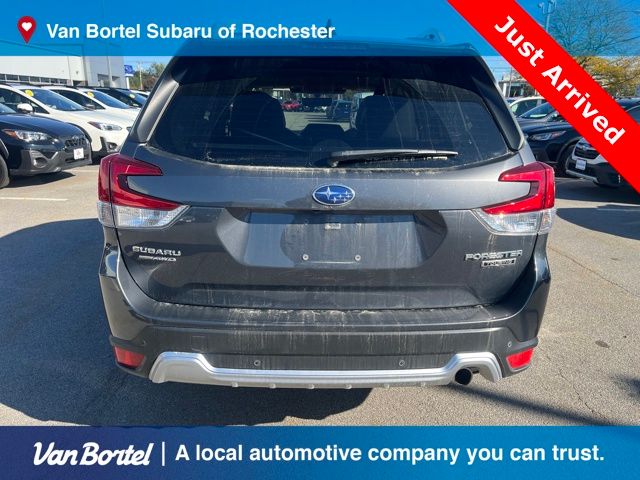 2024 Subaru Forester Touring photo 2