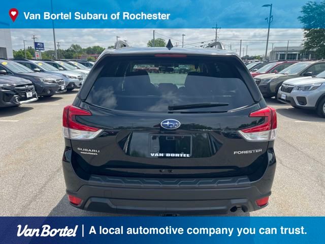 2021 Subaru Forester Premium photo 3