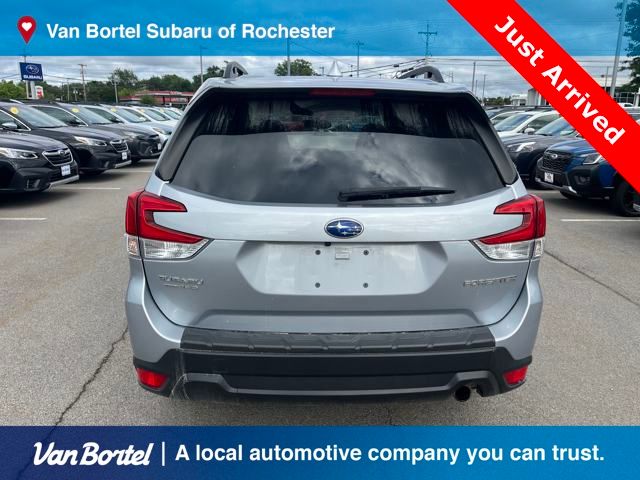 2022 Subaru Forester Limited photo 2