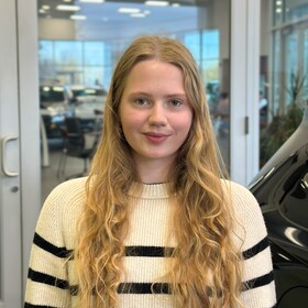 Staff member Maria Melnikov from e21eea972133