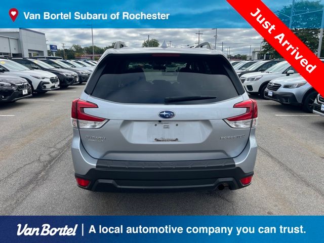 2019 Subaru Forester Premium photo 2