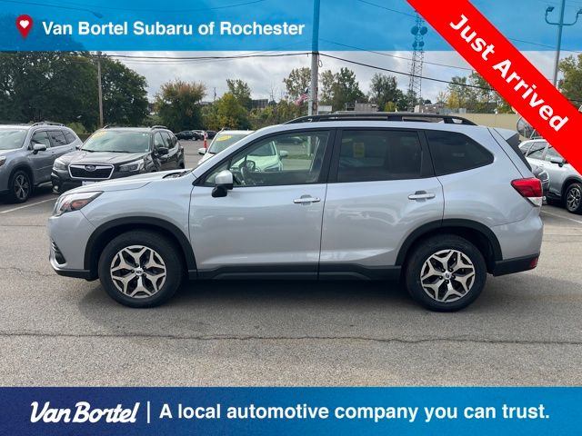 2023 Subaru Forester Premium photo 2