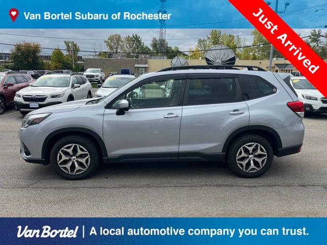 2023 Subaru Forester Premium photo 2