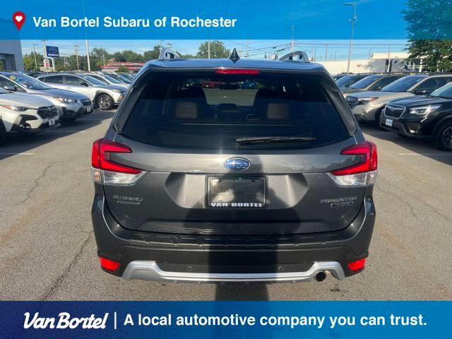 2024 Subaru Forester Touring photo 3
