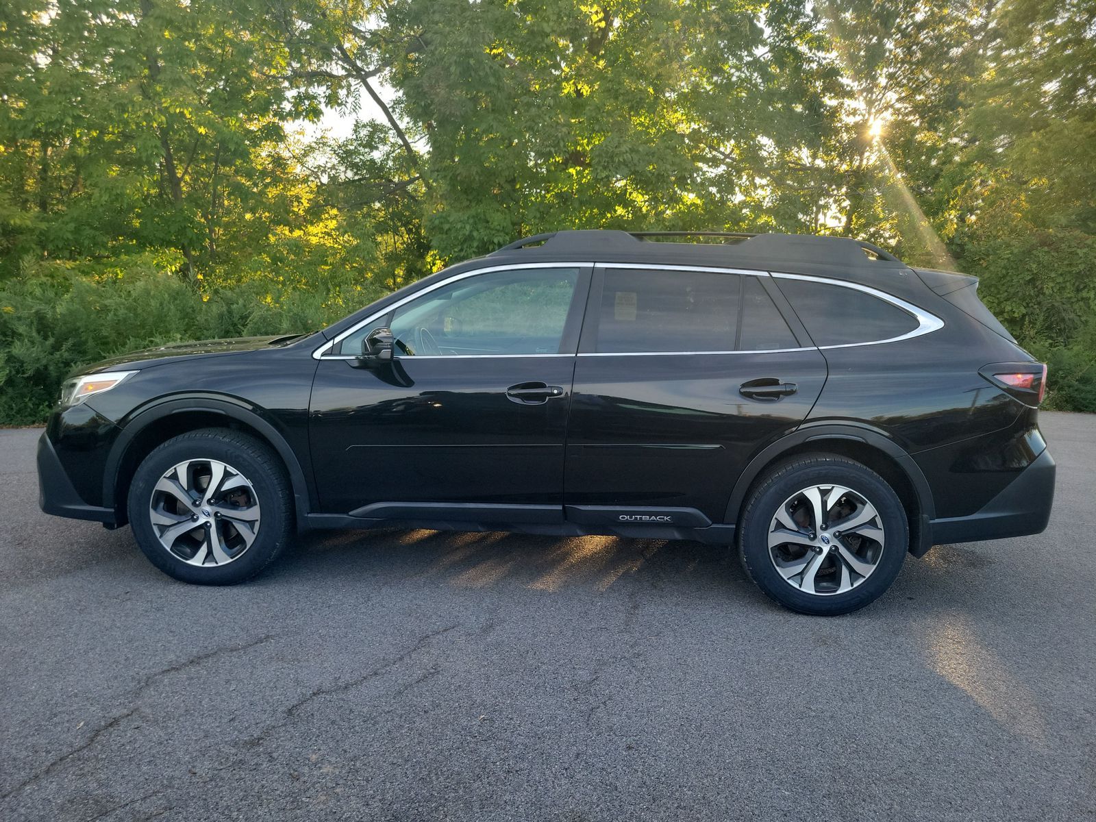 2020 Subaru Outback Limited photo 2
