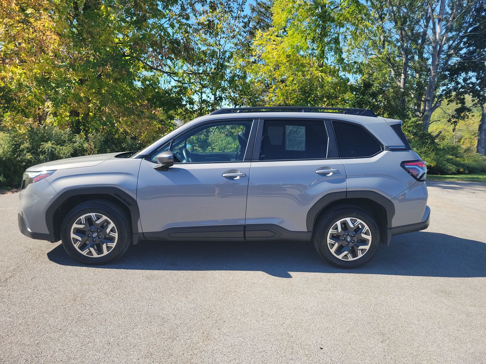 2025 Subaru Forester Premium Base photo 2