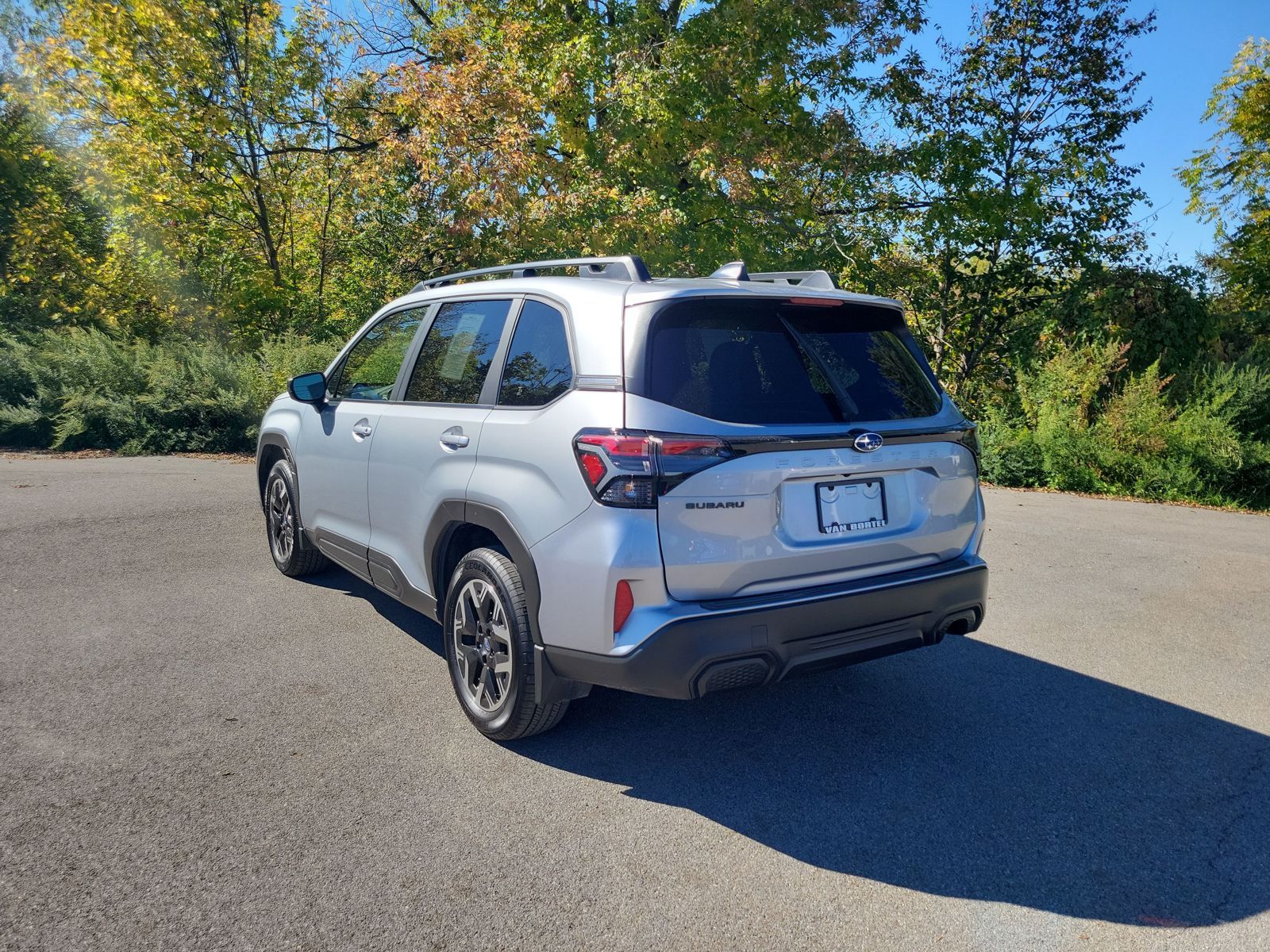 2025 Subaru Forester Premium Base photo 2