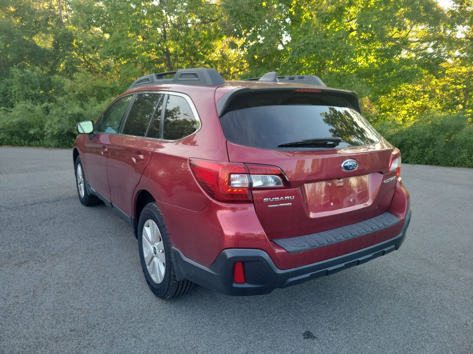 2019 Subaru Outback 2.5i Premium photo 2