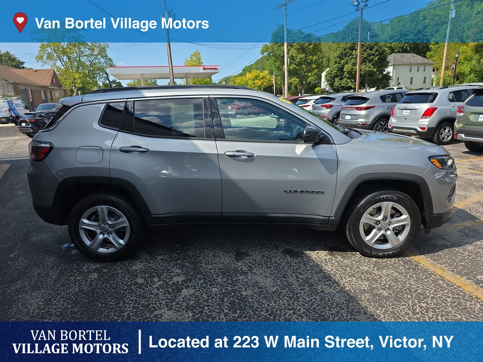 2023 Jeep Compass Latitude photo 2