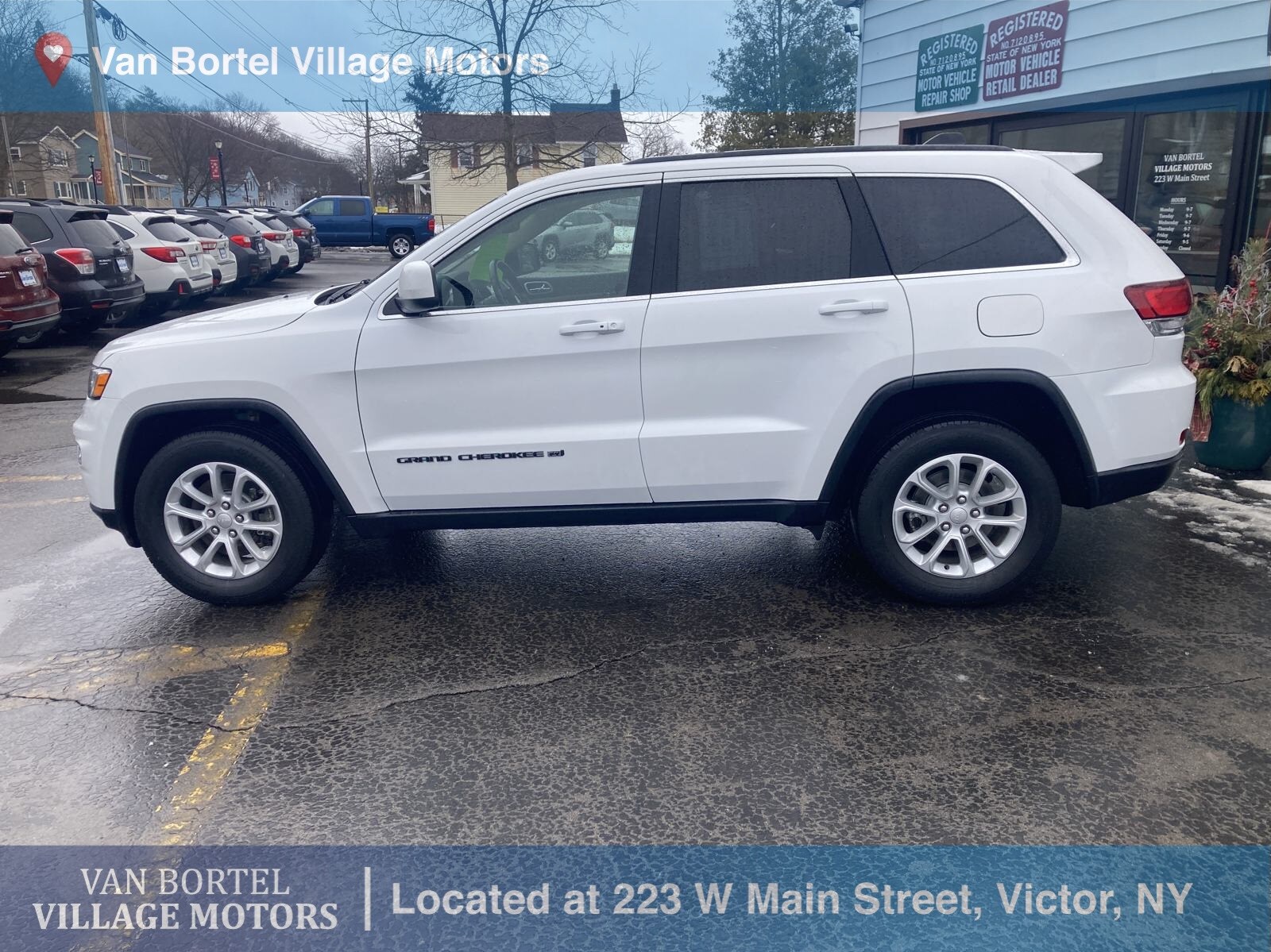 2022 Jeep Grand Cherokee Laredo E photo 2