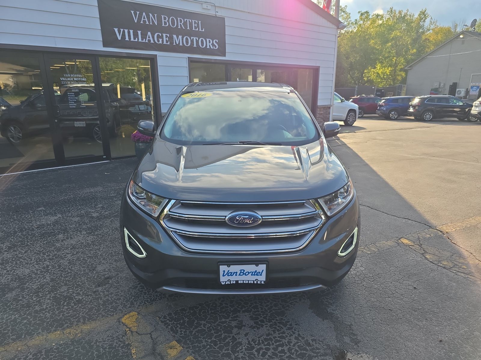 2016 Ford Edge SEL photo 2