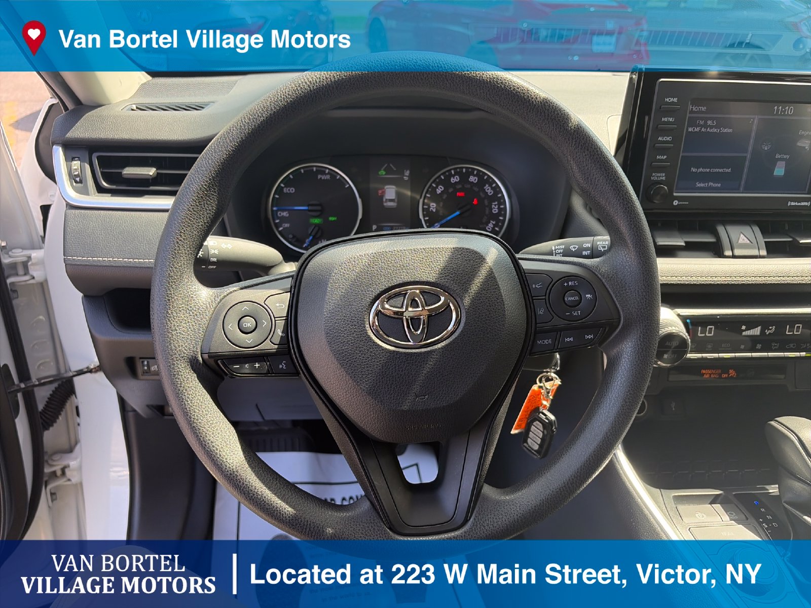 2022 Toyota RAV4 LE - Photo 17