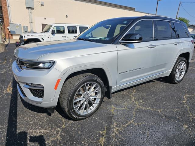 2022 Jeep Grand Cherokee Summit photo 3