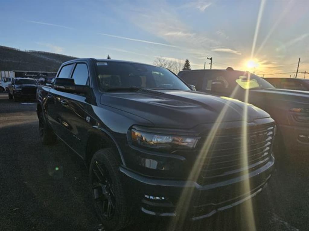 New 2026 Ram 1500 LARAMIE CREW CAB 4X4 5'7 BOX Pickup