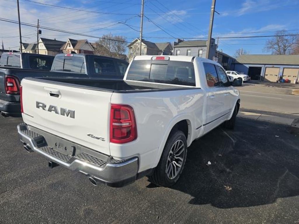 New 2026 Ram 1500 LIMITED CREW CAB 4X4 6'4 BOX Pickup