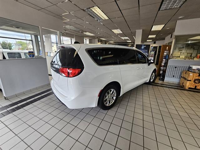 2026 Chrysler Voyager LX photo 4