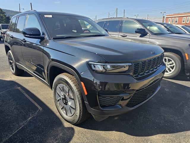 2025 Jeep Grand Cherokee Altitude photo 2