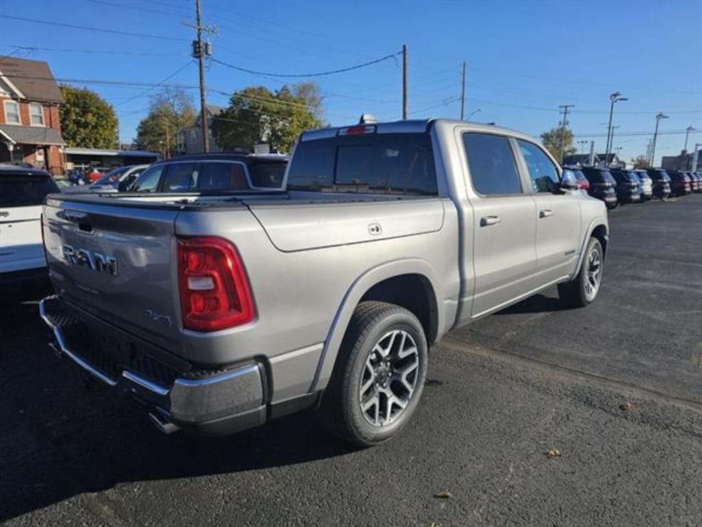New 2026 Ram 1500 LARAMIE CREW CAB 4X4 5'7 BOX Pickup