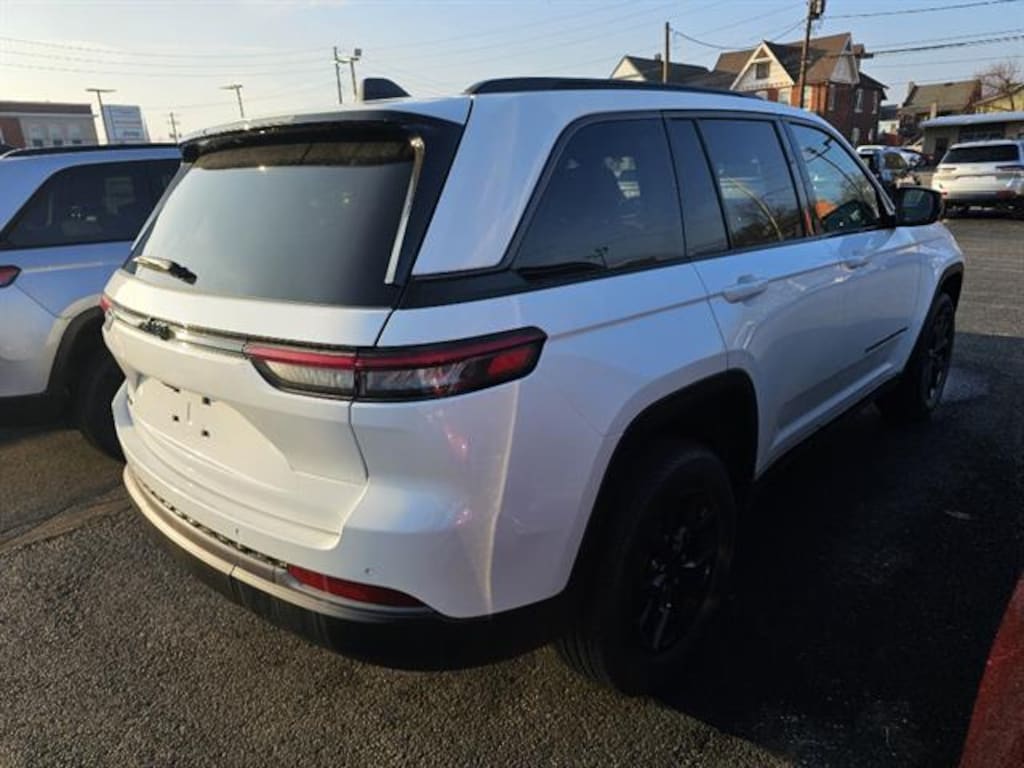 New 2026 Jeep Grand Cherokee LAREDO ALTITUDE 4X4 Sport Utility
