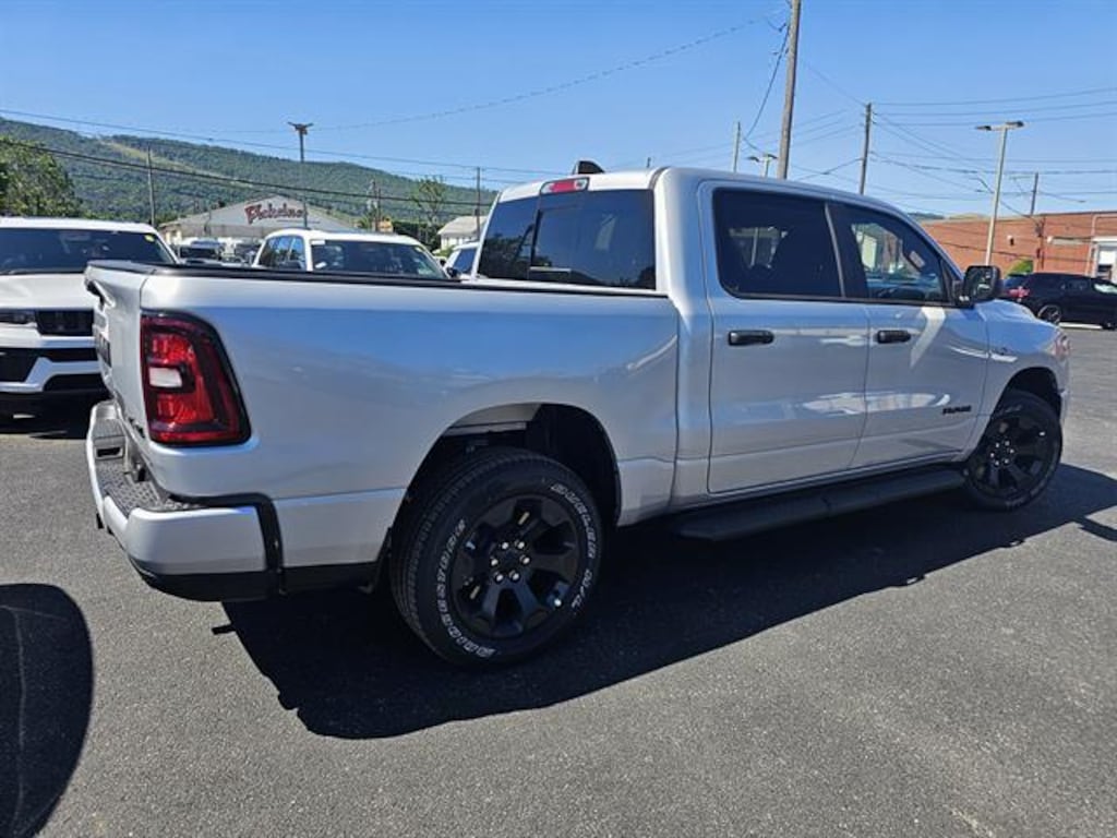 New 2026 Ram 1500 EXPRESS CREW CAB 4X4 5'7 BOX Pickup