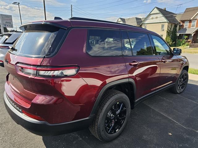 2025 Jeep Grand Cherokee Altitude photo 4