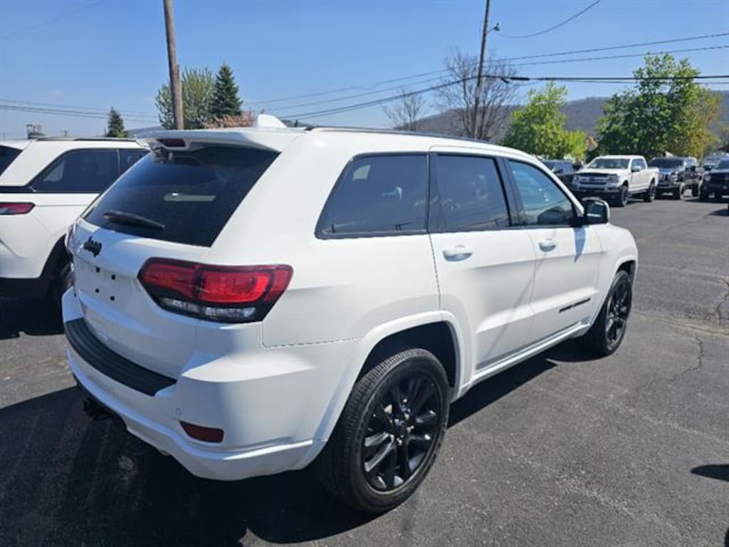 Used 2021 Jeep Grand Cherokee Laredo SUV
