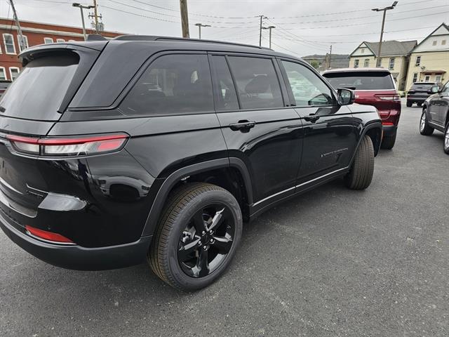 2025 Jeep Grand Cherokee Limited photo 2