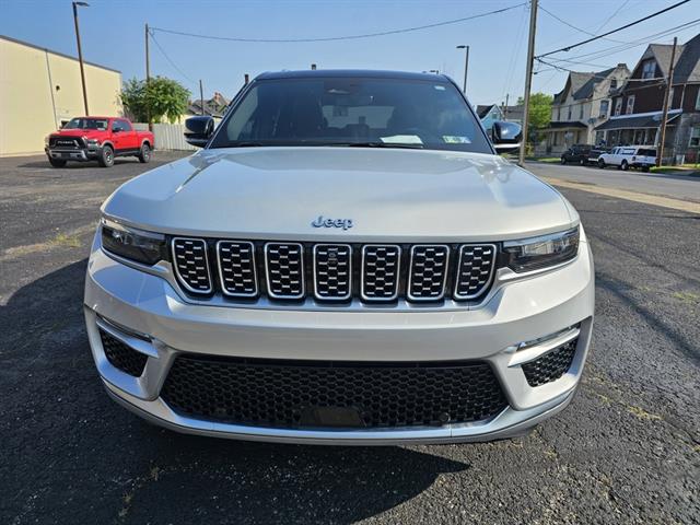 2022 Jeep Grand Cherokee Summit photo 2